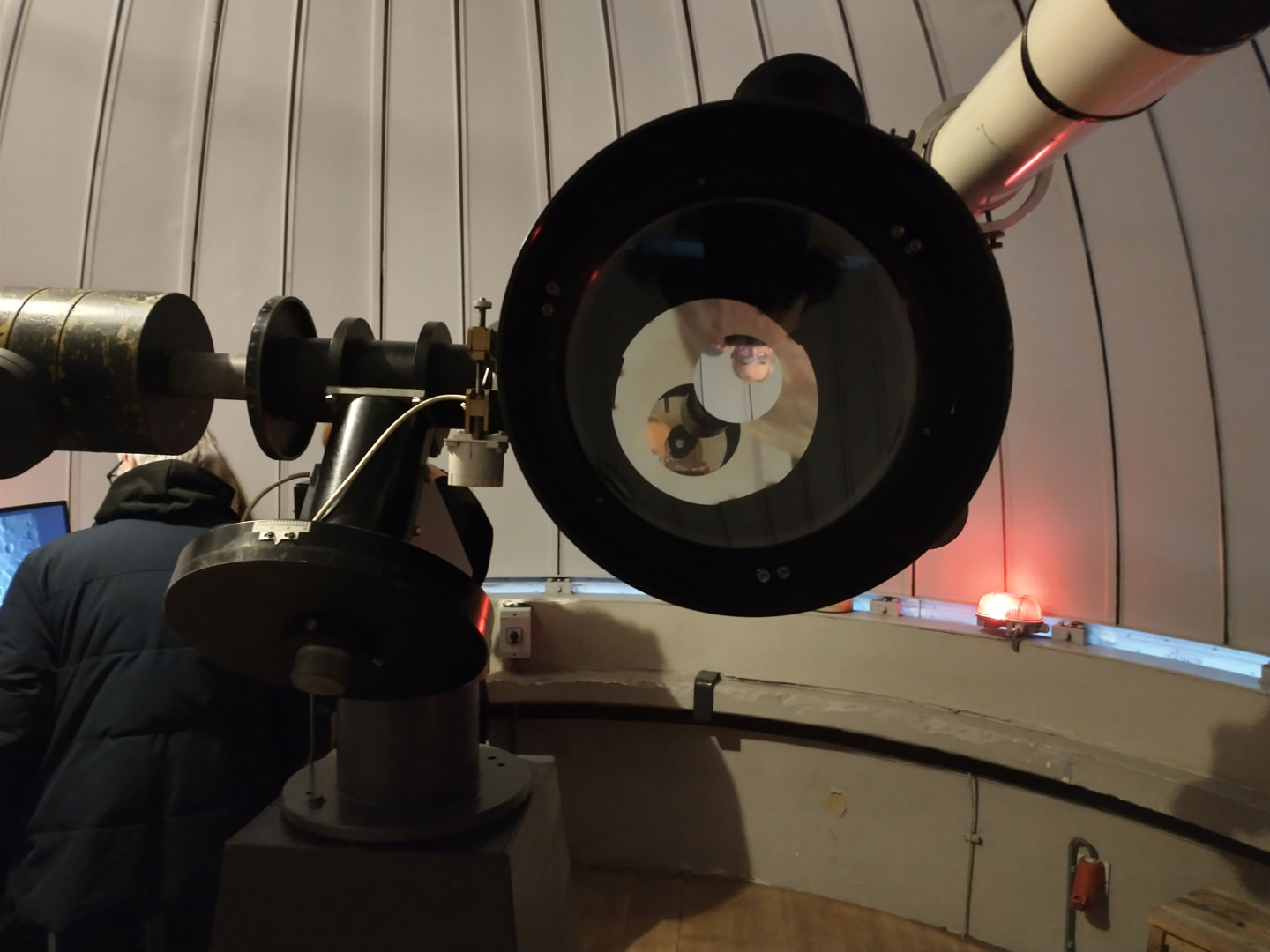 Een heel spiegelwerk, zo een brandpuntslengte van ruim vier meter sterk ingekort.