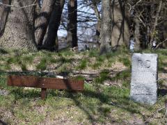 RD  20210822  Eens heel iets anders. Wie van de wandelaars onder ons weet dit RijksDriehoeksMeetpunt in onze Gemeente te vinden? En wie heeft er nog meer van deze topografische punten ontmoet op wandeltochten? En wie kent het nut ervan?